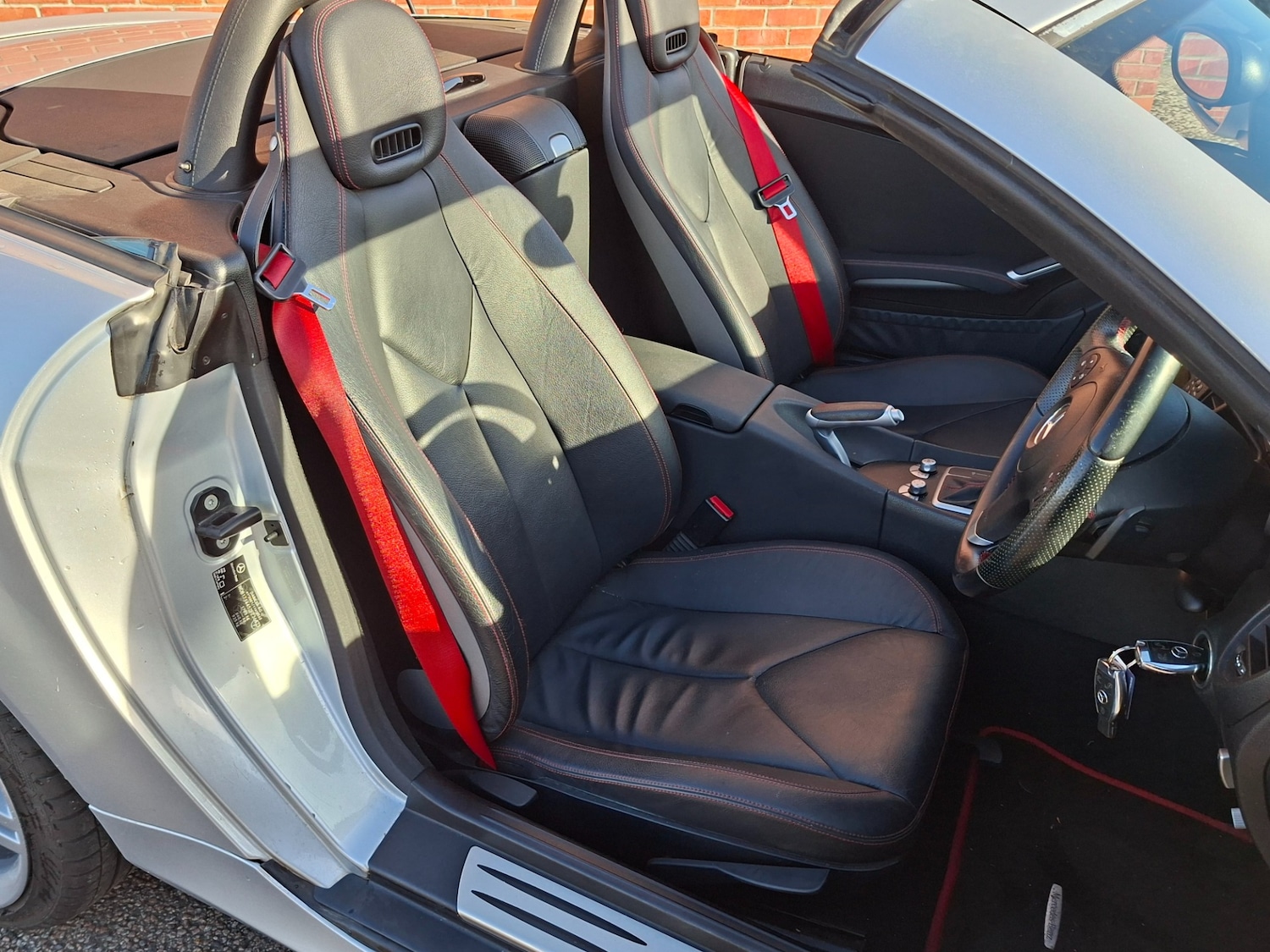 Used Mercedes-Benz SLK 2010 for sale - 76387431: Photo 5