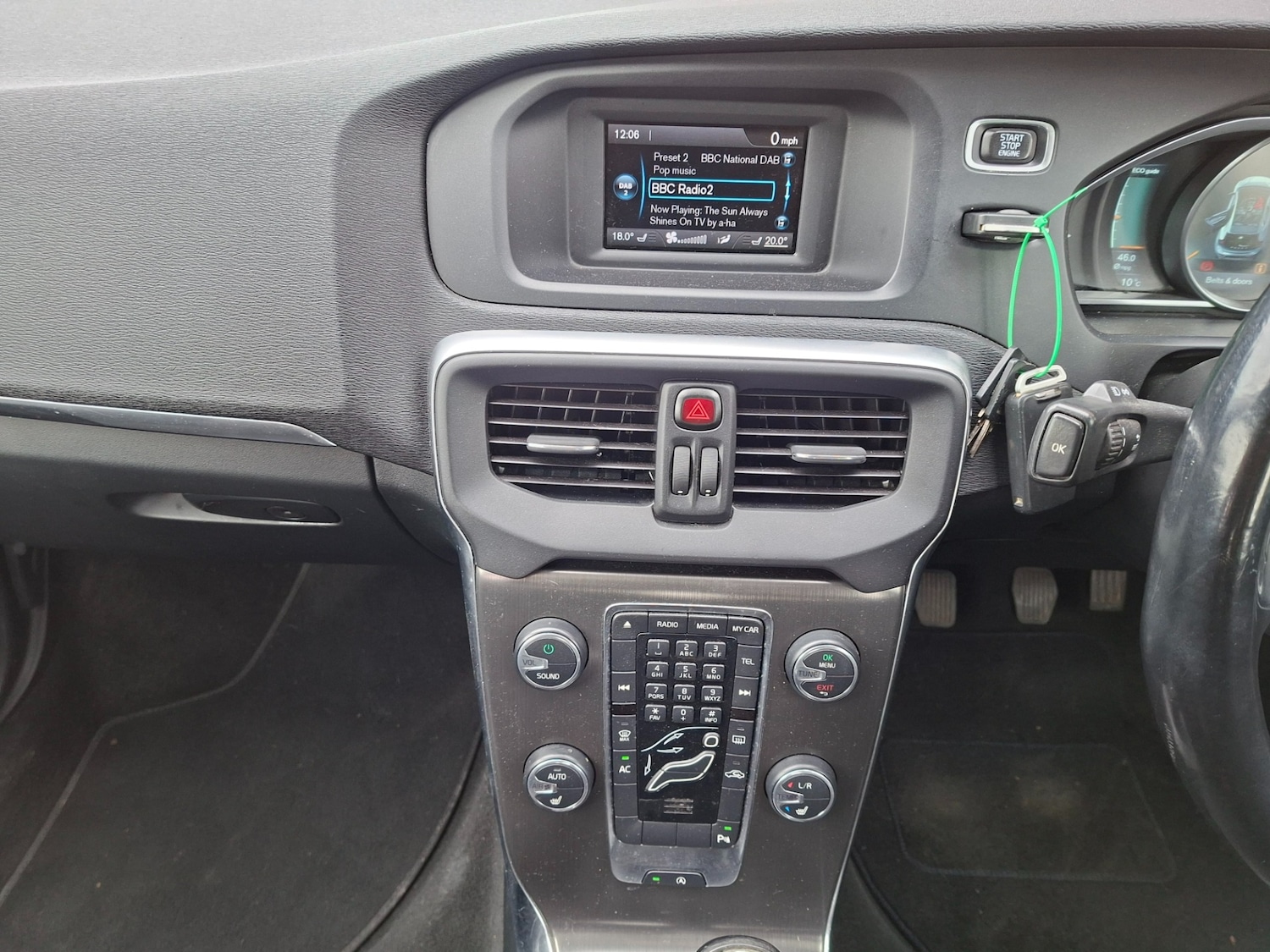 Used Volvo V40 2013 for sale - 77872509: Photo 10