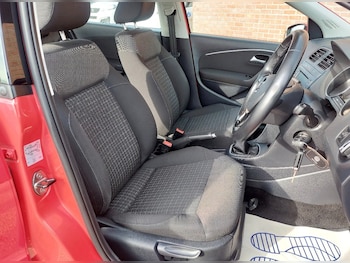 Used Volkswagen Polo 2015 for sale - 77781919: Photo