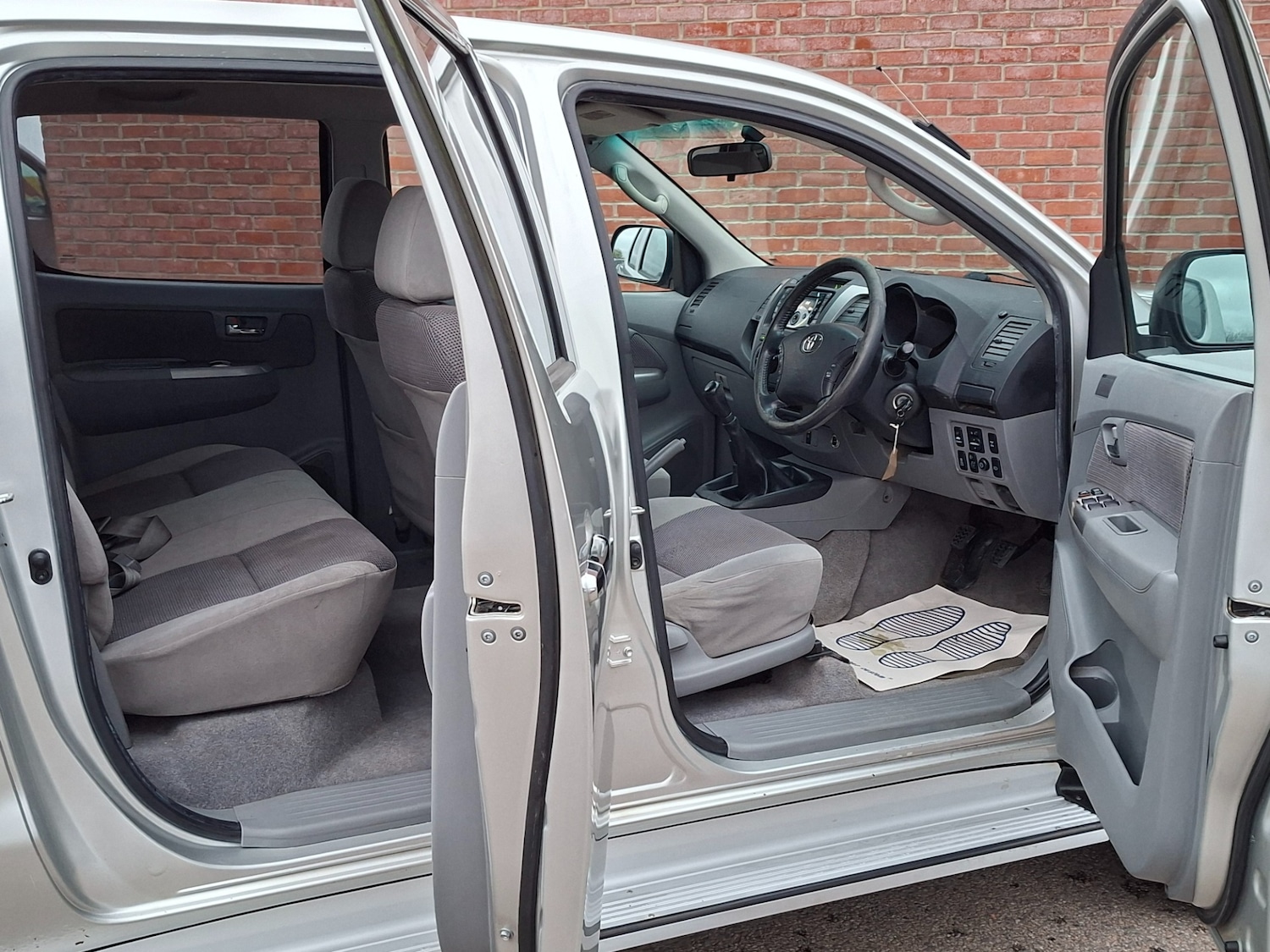 Used Toyota Hilux 2010 for sale - 76640443: Photo 9