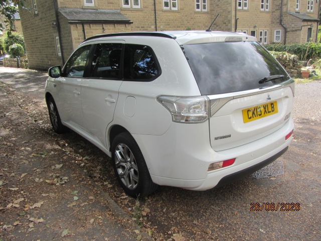 Used Mitsubishi Outlander 2015 for sale - 76088542: Photo 2