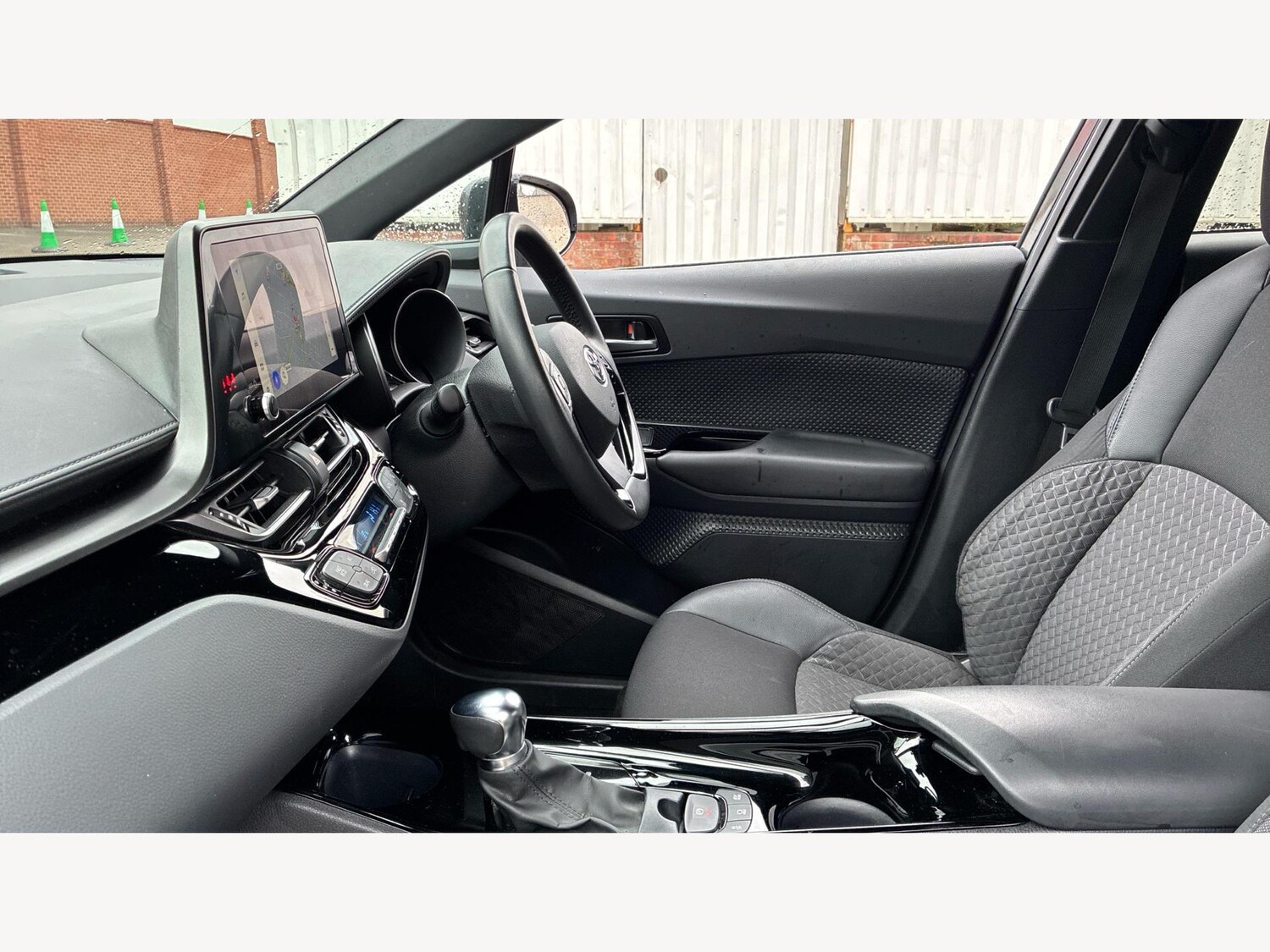 Used Toyota C-HR 2023 for sale - 76326080: Photo 12