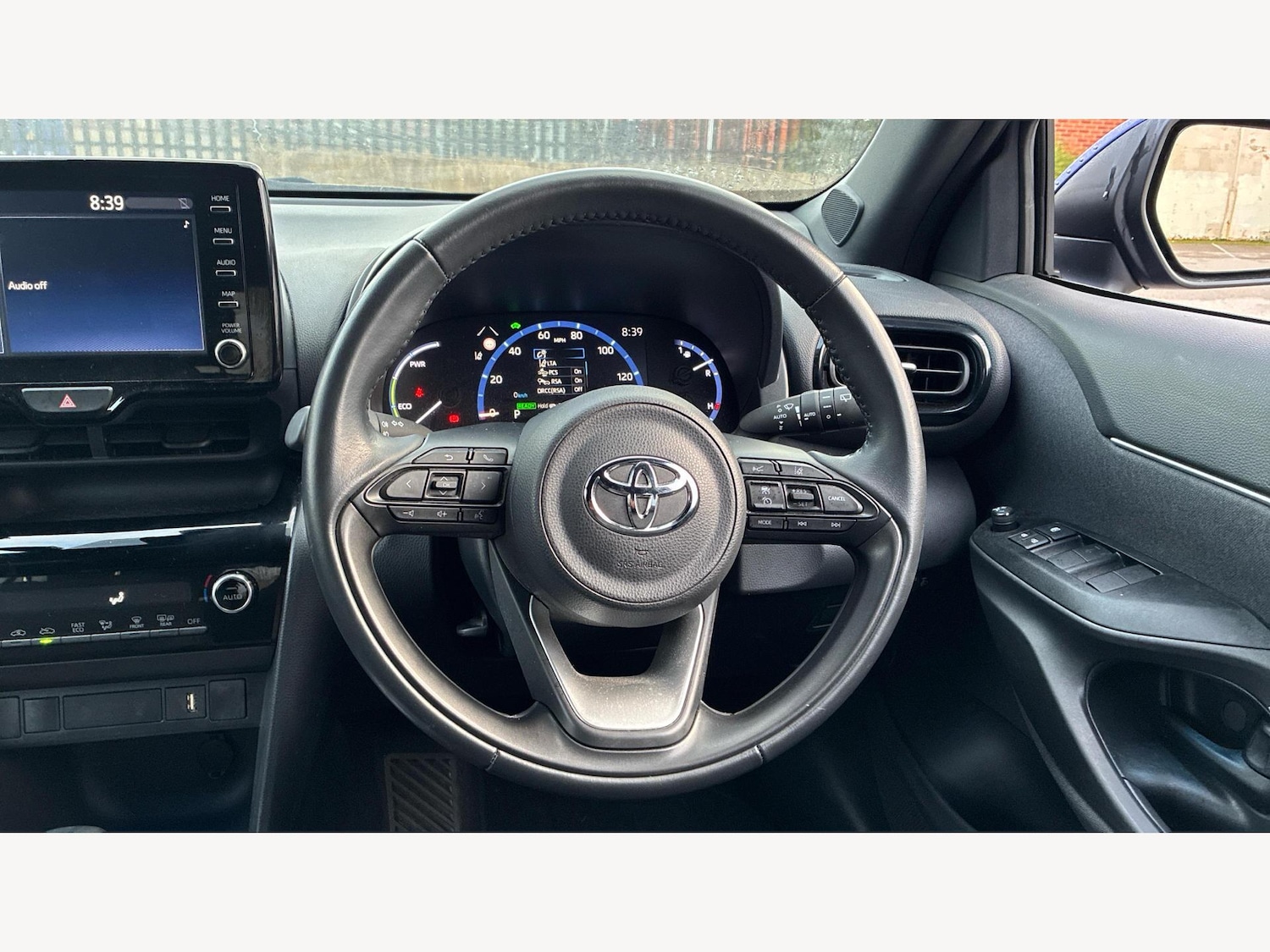 Used Toyota Yaris Cross 2022 for sale - 76408842: Photo 8