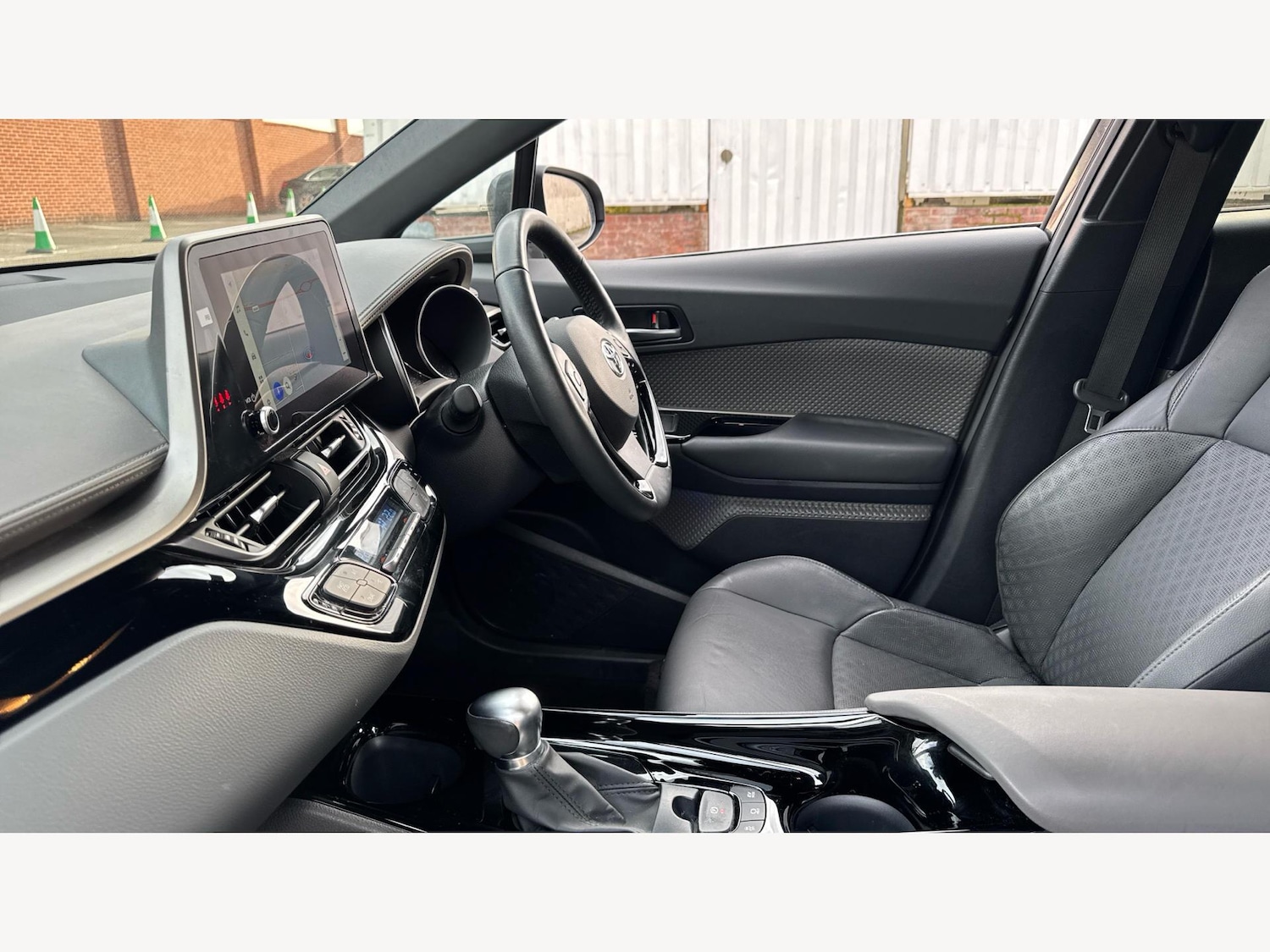 Used Toyota C-HR 2023 for sale - 76561345: Photo 12