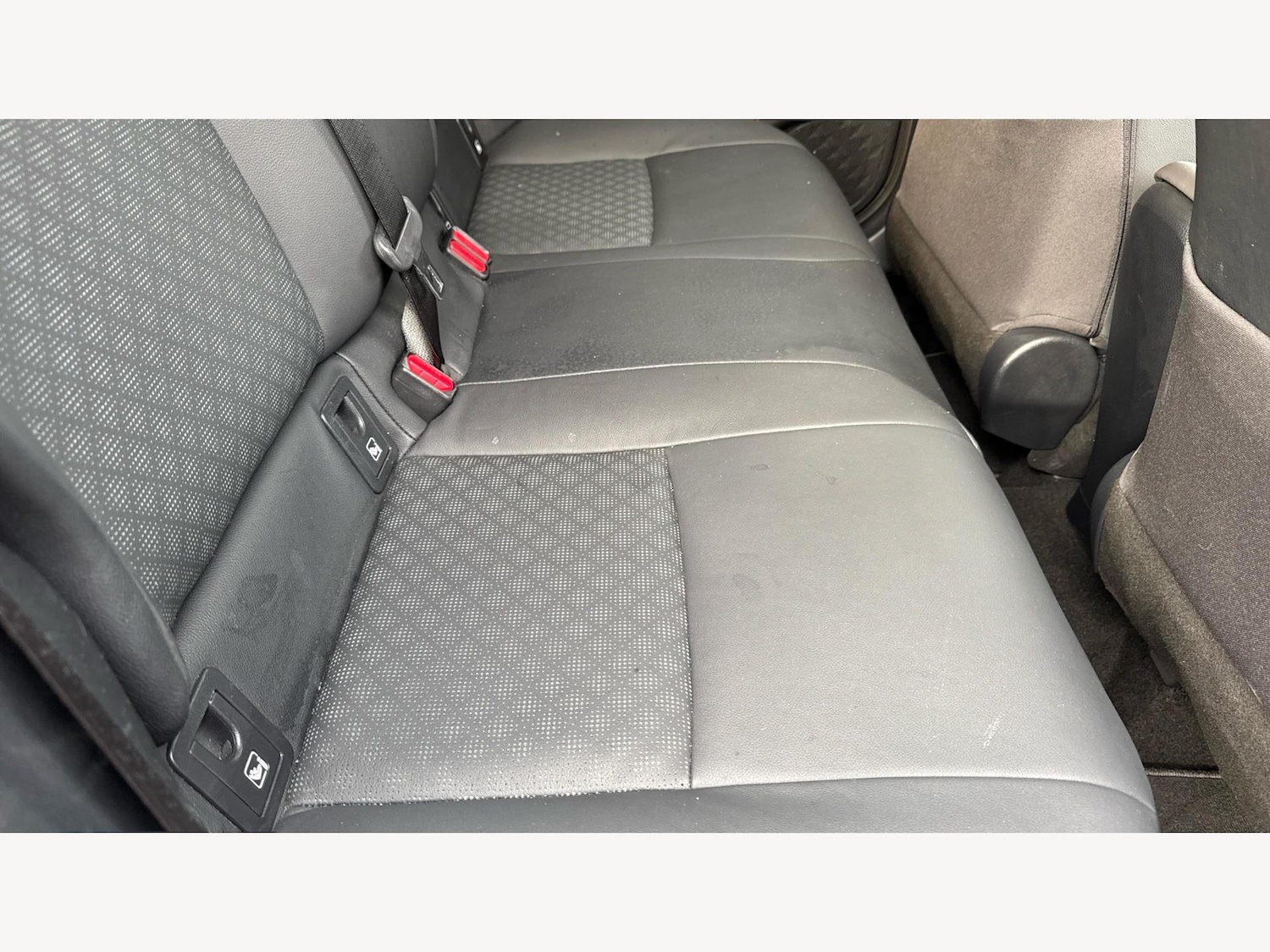 Used Toyota C-HR 2023 for sale - 76561345: Photo 14