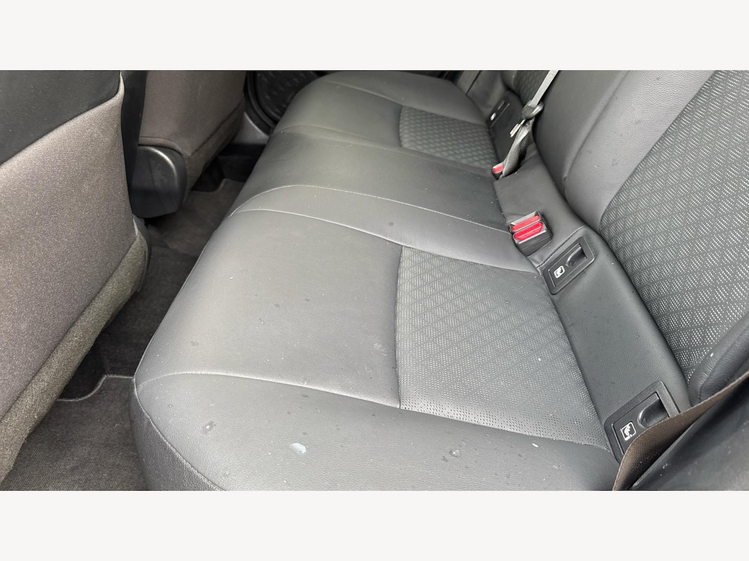 Used Toyota C-HR 2023 for sale - 76561345: Photo 15