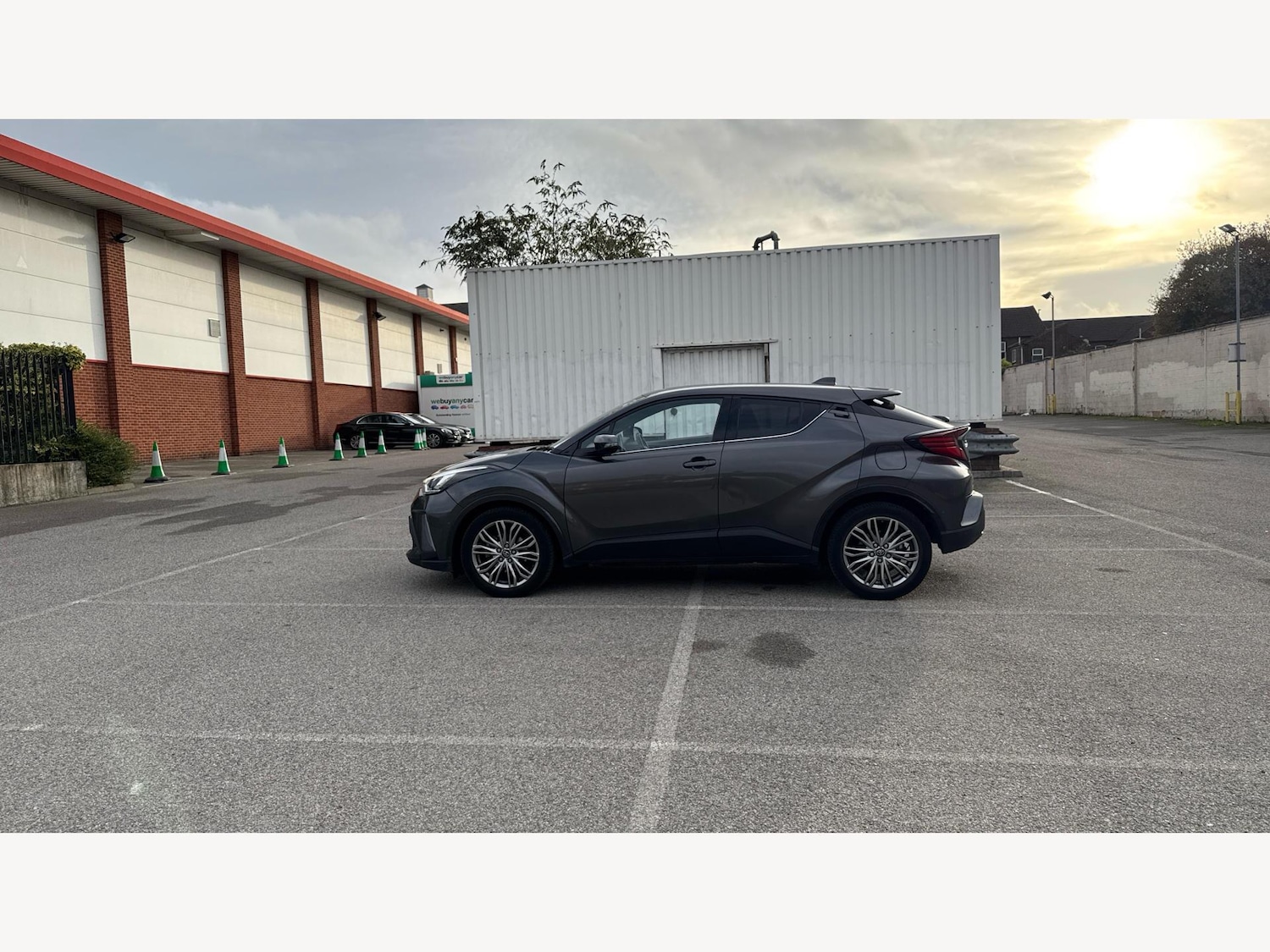 Used Toyota C-HR 2023 for sale - 76561345: Photo 19