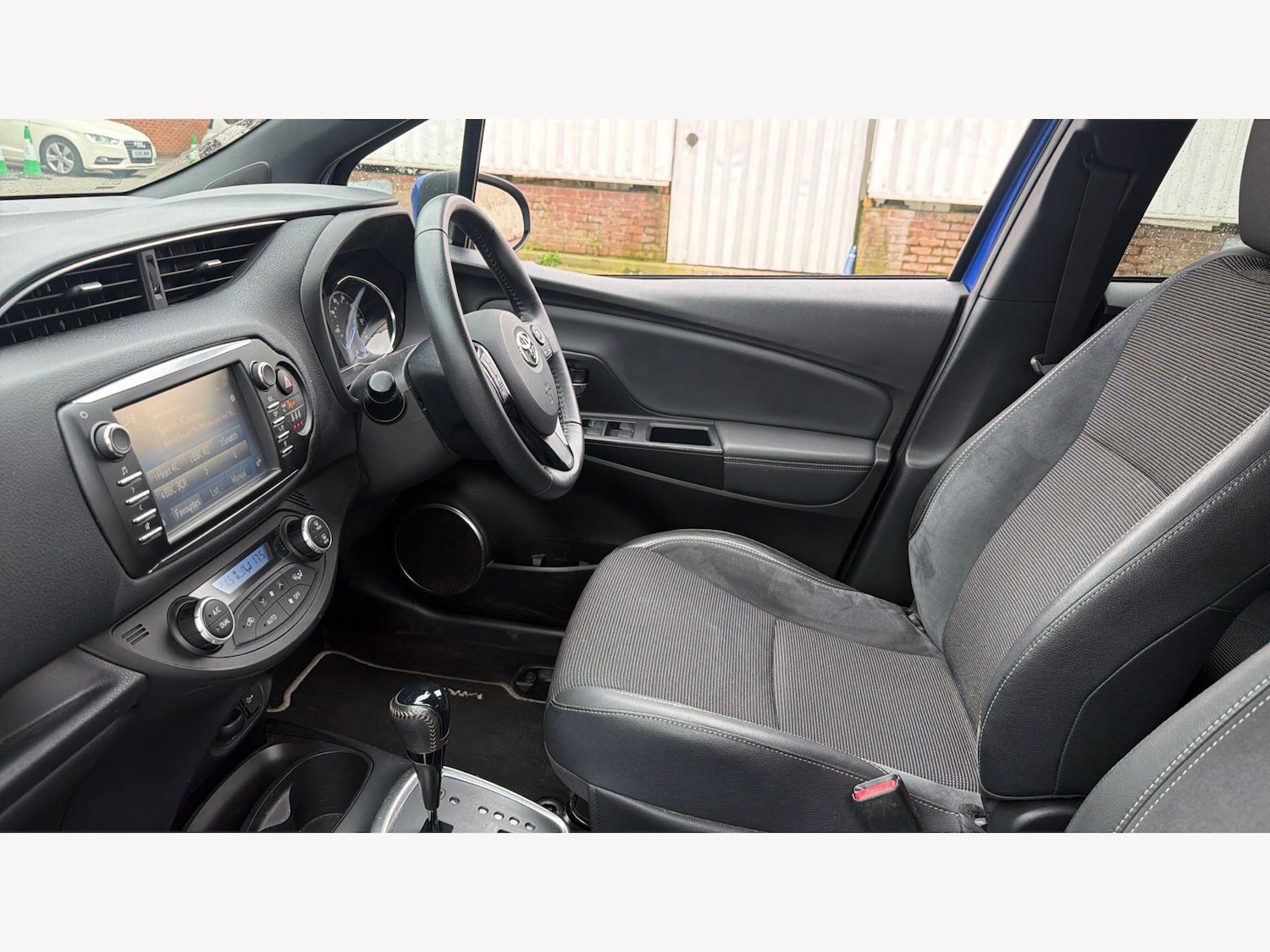 Used Toyota Yaris for sale - 78135623: Photo 13