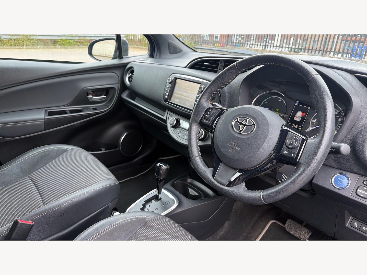 Used Toyota Yaris for sale - 78135623: Photo 14
