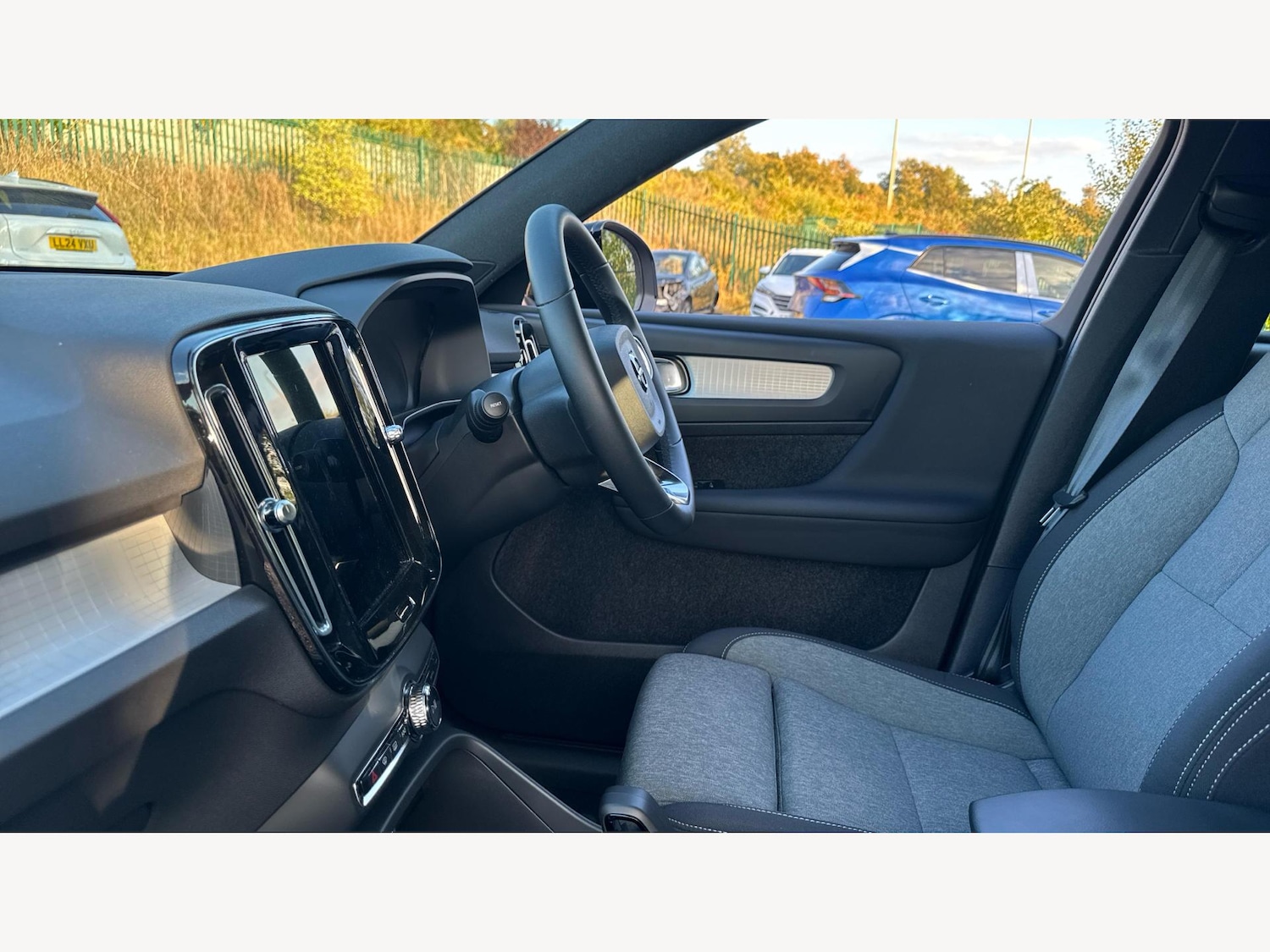 Used Volvo XC40 2023 for sale - 76109771: Photo 12