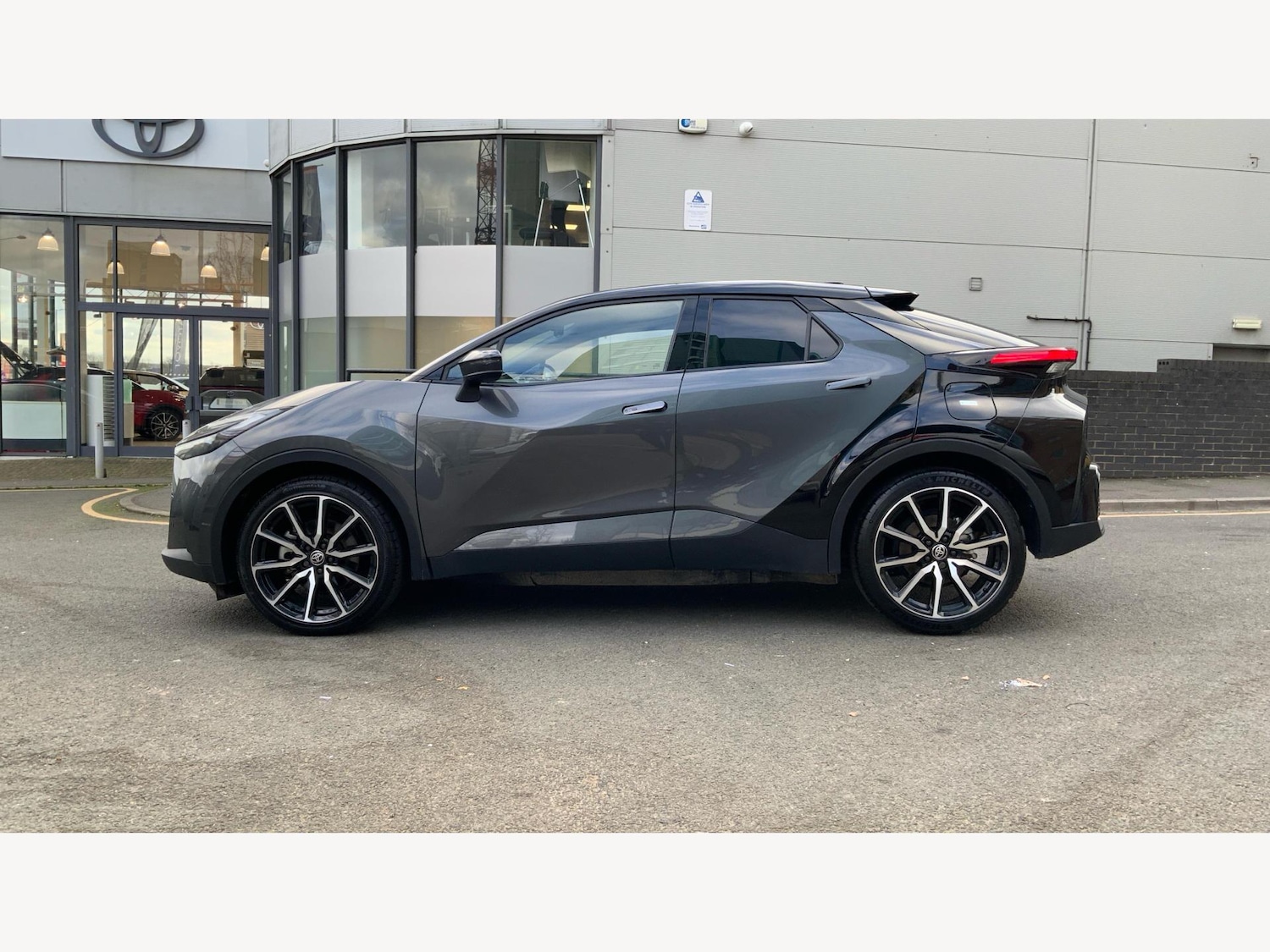 Used Toyota C-HR 2024 for sale - 77799281: Photo 19