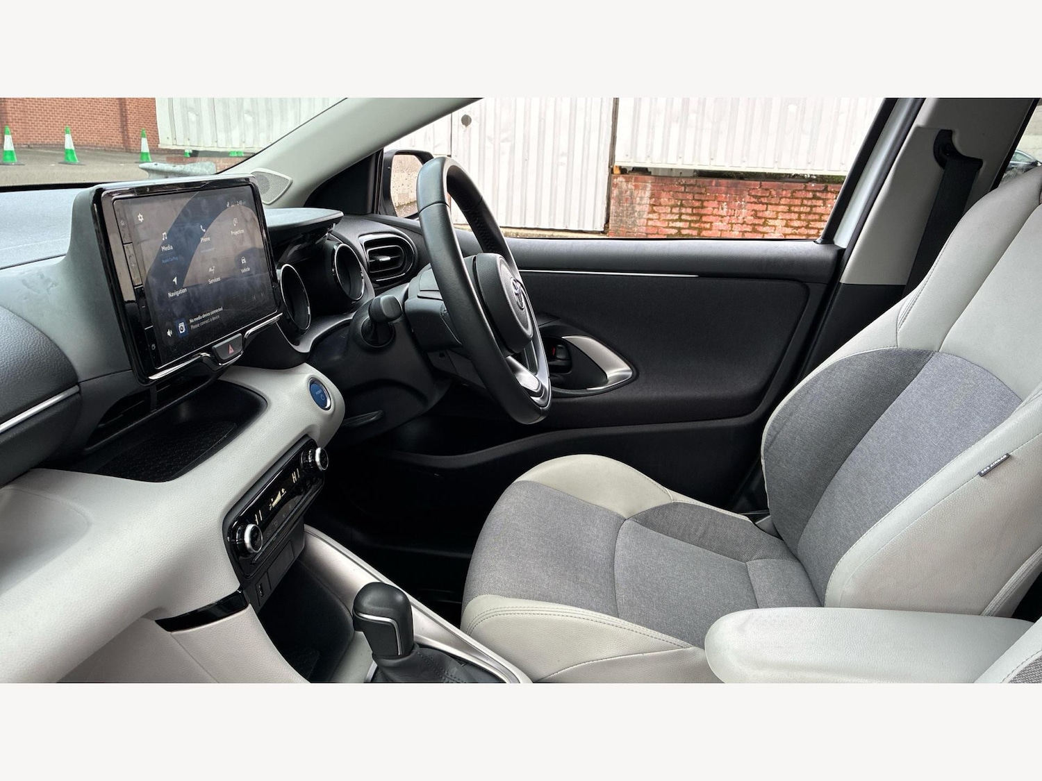 Used Toyota Yaris 2023 for sale - 76327114: Photo 12