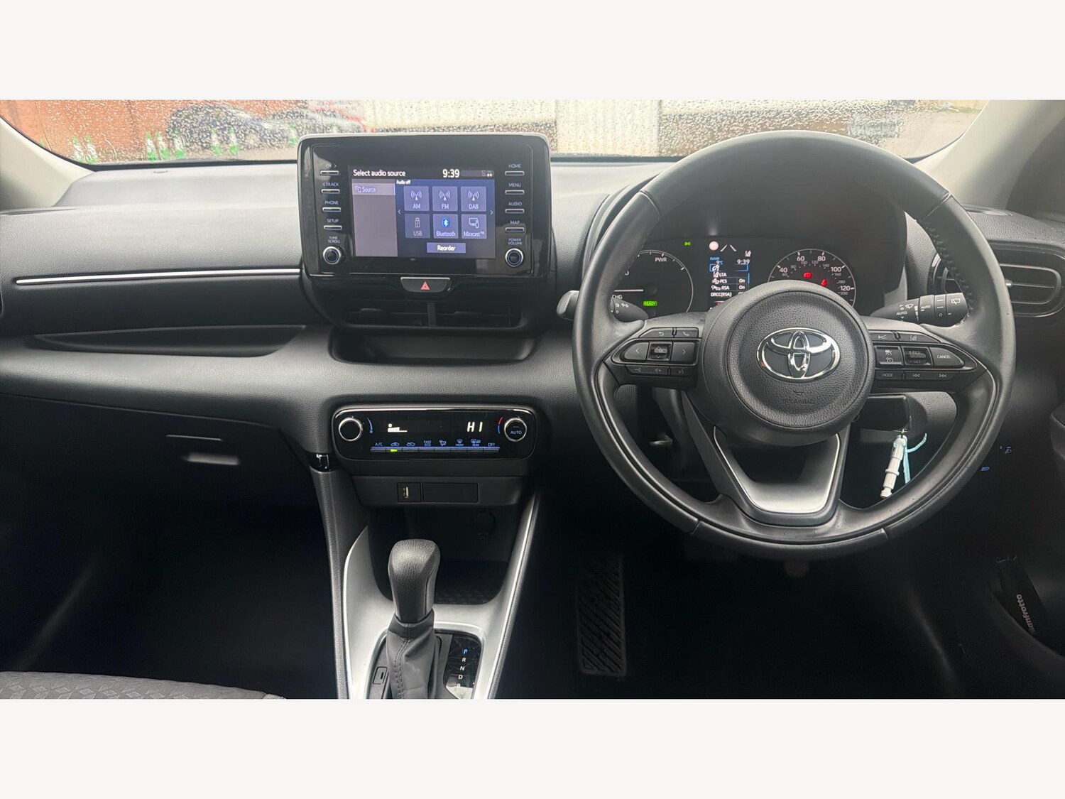 Used Toyota Yaris for sale - 77484400: Photo 8