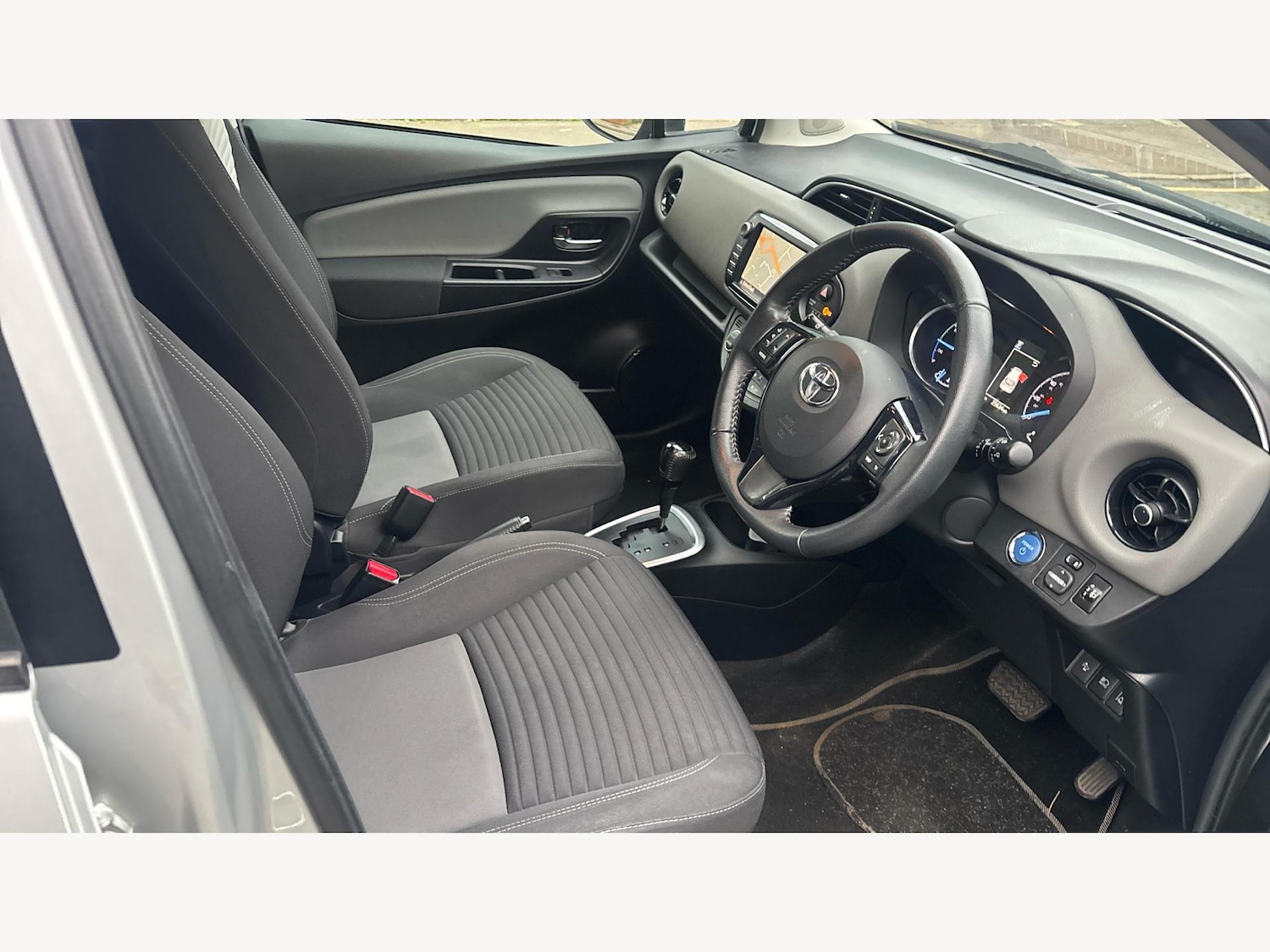 Used Toyota Yaris 2017 for sale - 77057253: Photo 13