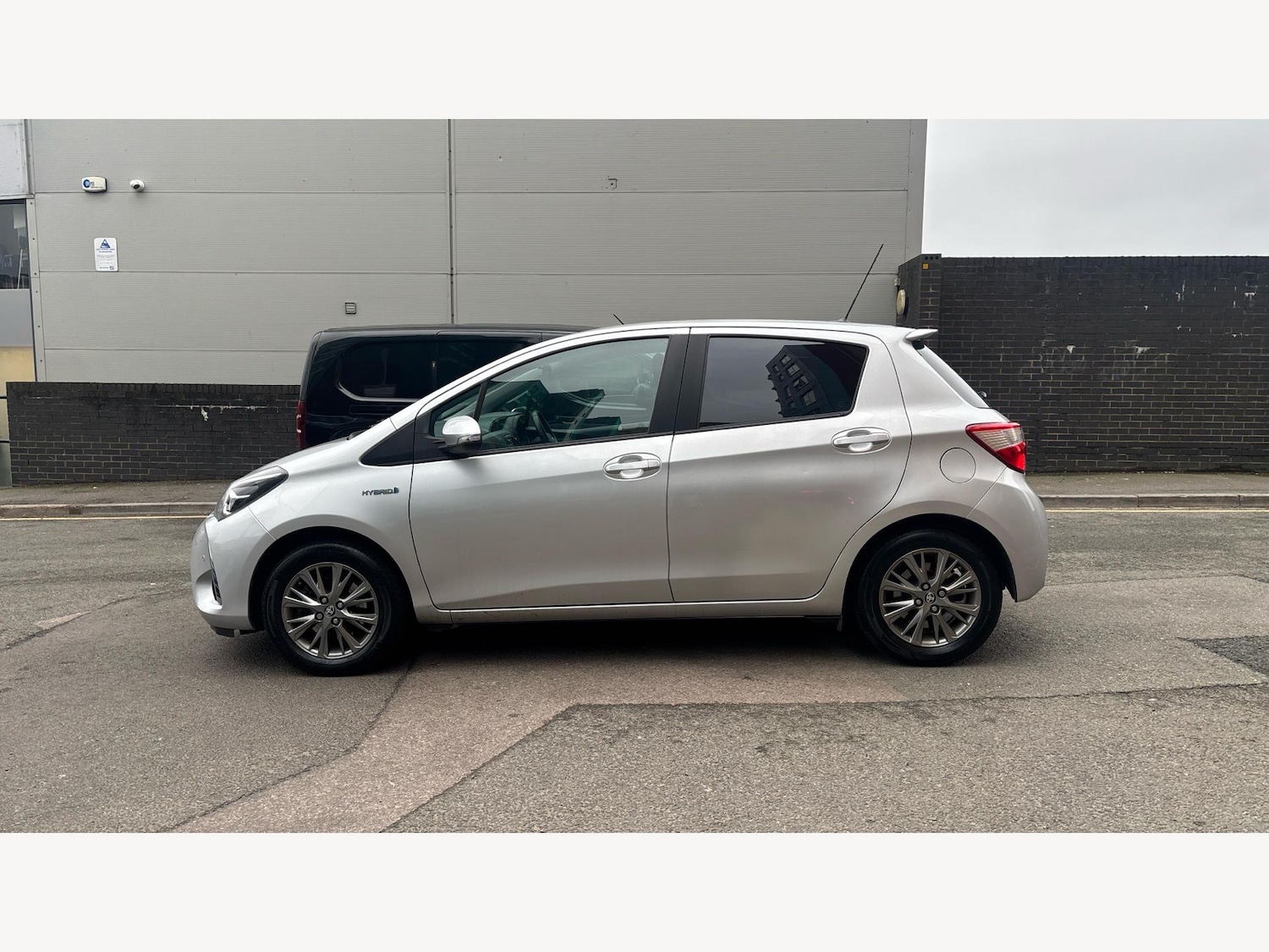 Used Toyota Yaris 2017 for sale - 77057253: Photo 19