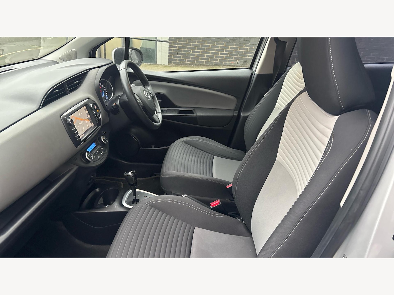 Used Toyota Yaris 2017 for sale - 77278523: Photo 12