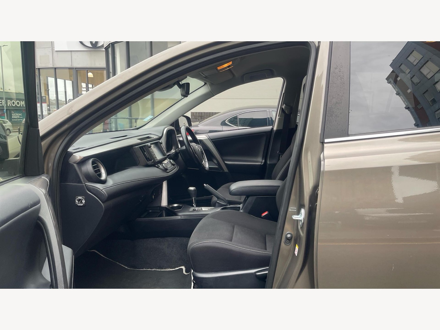 Used Toyota RAV4 2018 for sale - 77175051: Photo 12