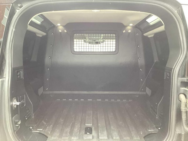 Used Land Rover Defender 2023 for sale - 76161955: Photo 8