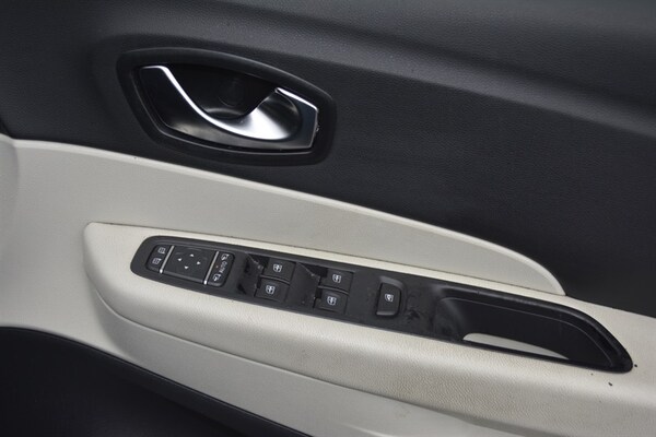 Used Renault Captur 2018 for sale - 76163802: Photo 25