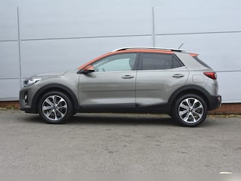 Used Kia Stonic 2017 for sale - 79694050: Photo