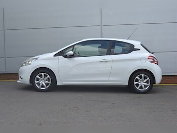 Used Peugeot 208 2013 for sale - 75384896: Photo