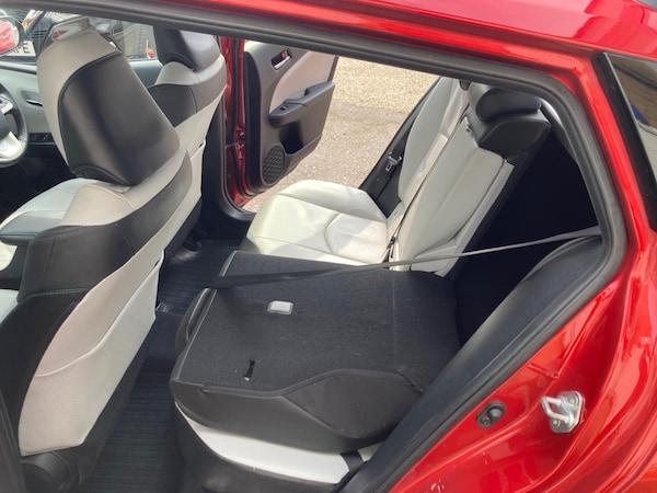 Used Toyota Prius 2018 for sale - 75618391: Photo 14