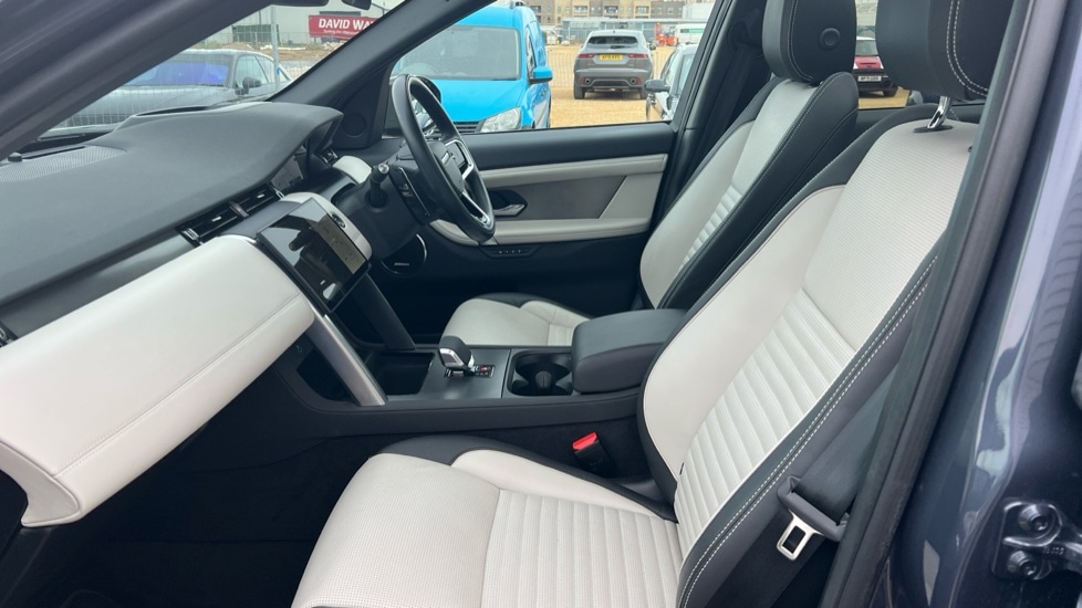Used Land Rover Discovery Sport 2024 for sale - 76507526: Photo 3