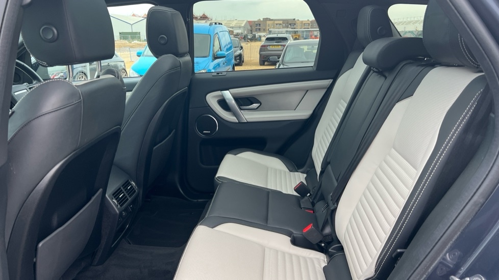 Used Land Rover Discovery Sport 2024 for sale - 76507526: Photo 4