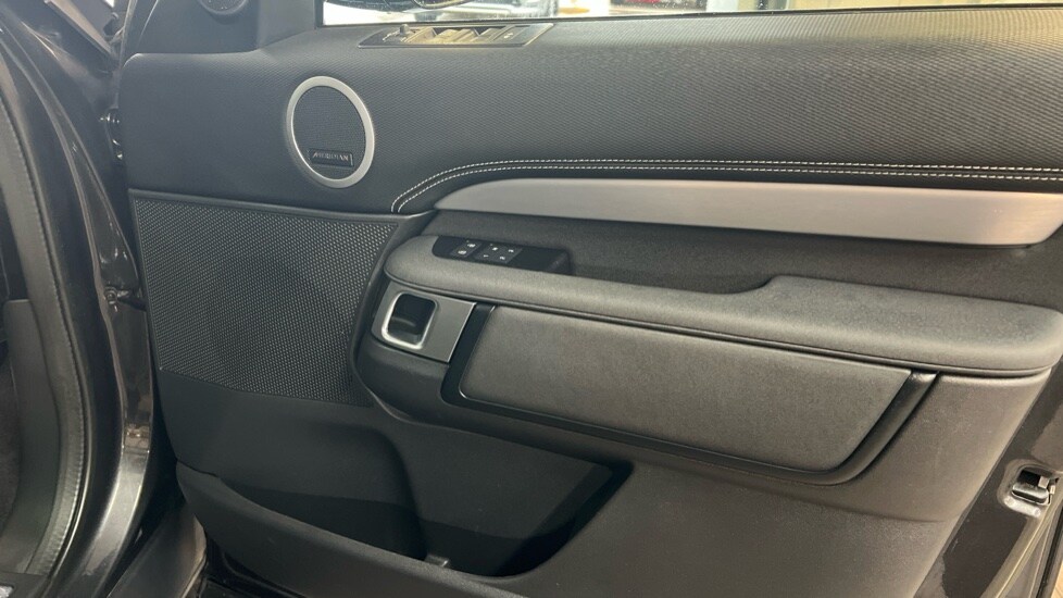 Used Land Rover Discovery 2023 for sale - 76146016: Photo 44