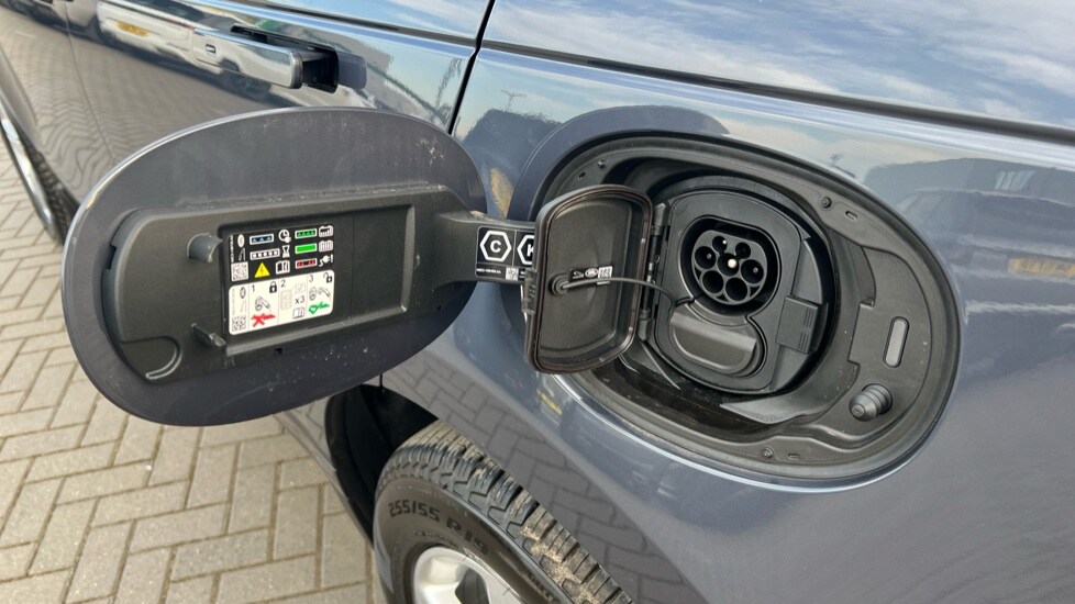 Used Land Rover Range Rover Velar 2025 for sale - 75472696: Photo 21