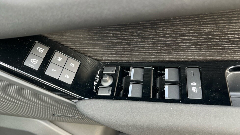 Used Land Rover Range Rover Velar 2025 for sale - 75472696: Photo 30