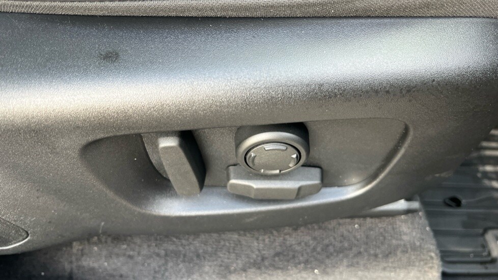 Used Land Rover Range Rover Velar 2025 for sale - 75472696: Photo 32