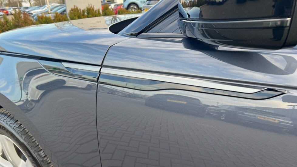 Used Land Rover Range Rover Velar 2025 for sale - 75472696: Photo 40