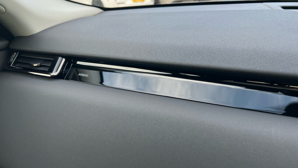 Used Land Rover Range Rover Velar 2025 for sale - 75472696: Photo 52