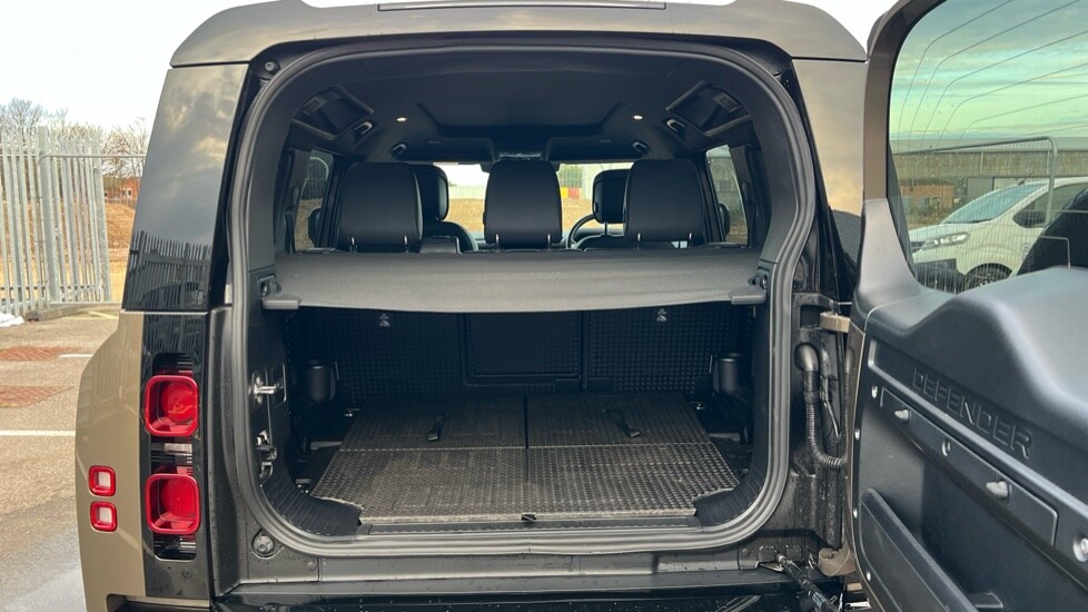 Used Land Rover Defender 2025 for sale - 76874297: Photo 10