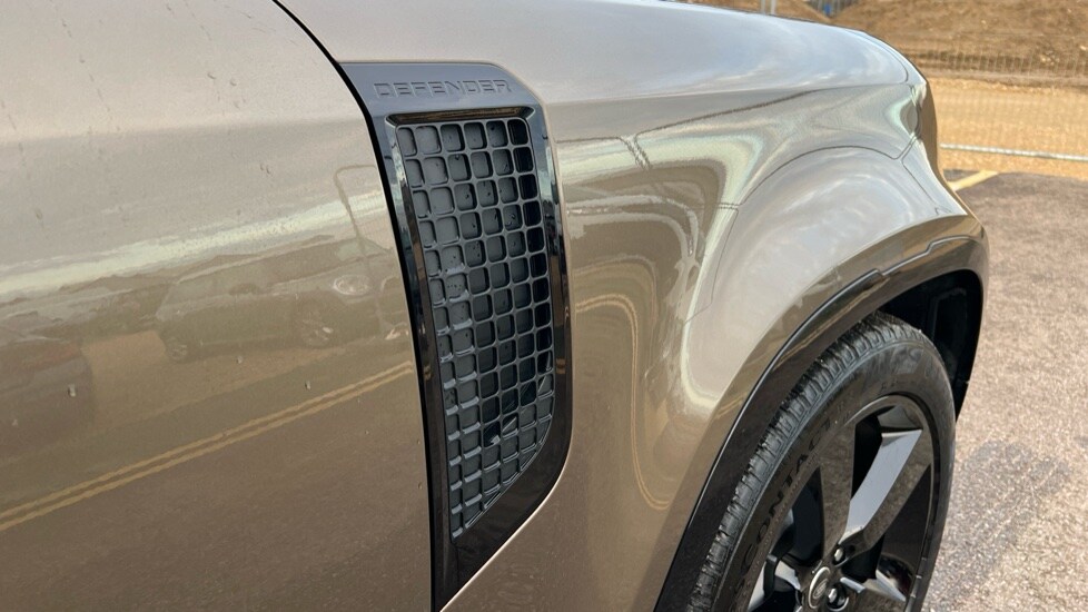 Used Land Rover Defender 2025 for sale - 76874297: Photo 20