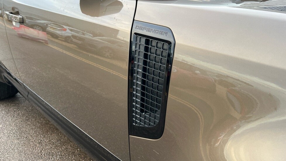 Used Land Rover Defender 2025 for sale - 76874297: Photo 22