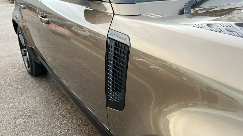 Used Land Rover Defender 2025 for sale - 76874297: Photo 24