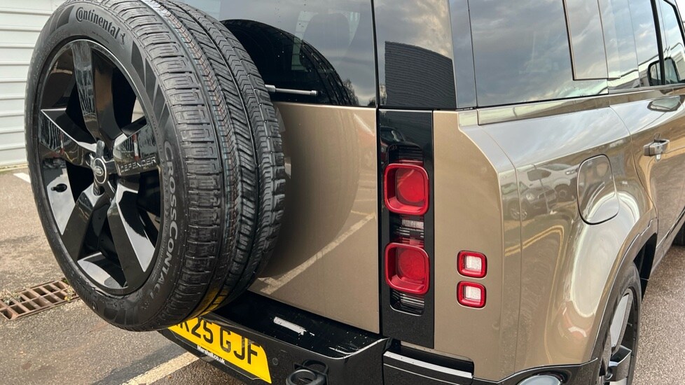 Used Land Rover Defender 2025 for sale - 76874297: Photo 40