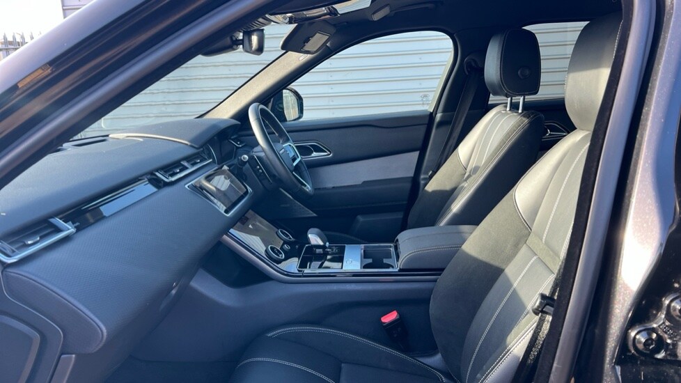 Used Land Rover Range Rover Velar 2023 for sale - 76615129: Photo 3