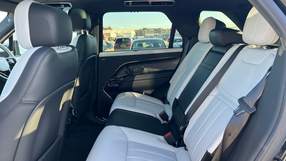 Used Land Rover Range Rover Sport 2025 for sale - 76999267: Photo 4