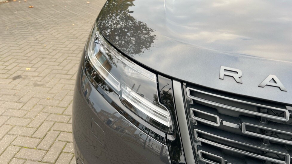 Used Land Rover Range Rover Velar 2025 for sale - 76233917: Photo 17