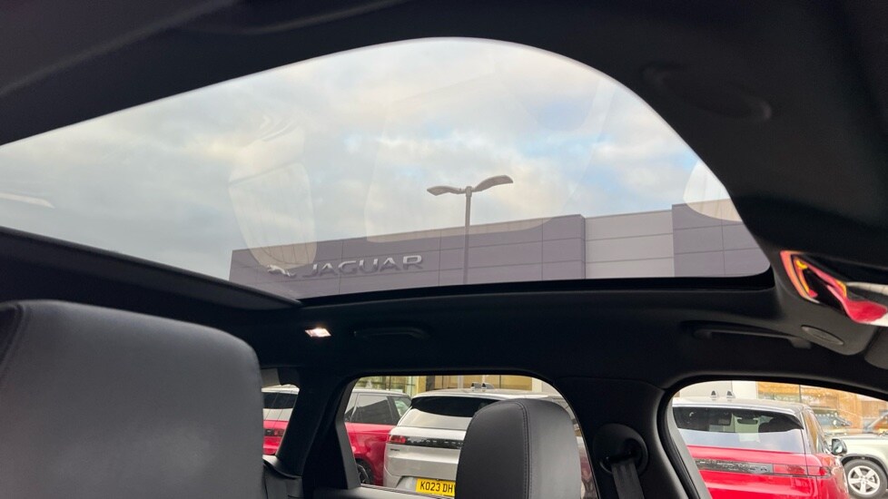 Used Land Rover Range Rover Velar 2025 for sale - 76233917: Photo 21