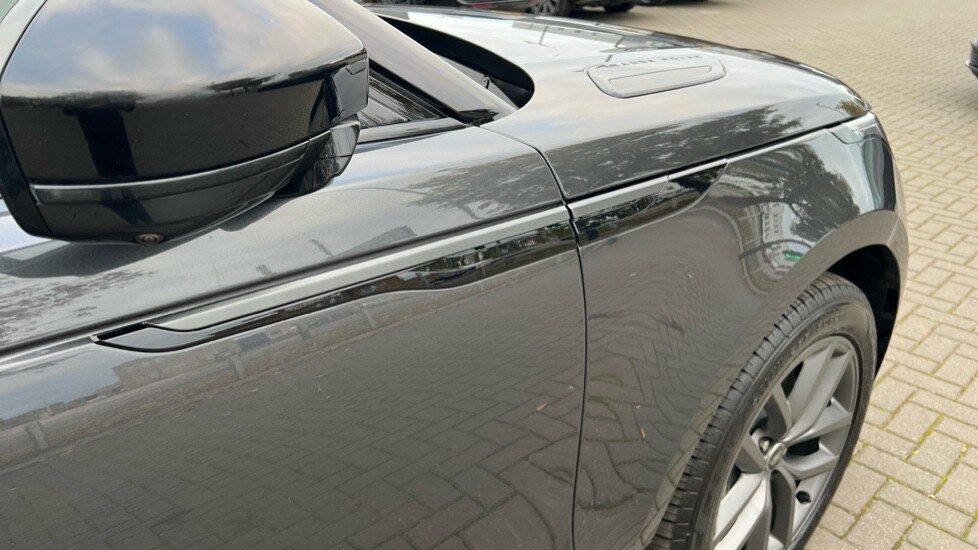 Used Land Rover Range Rover Velar 2025 for sale - 76233917: Photo 22