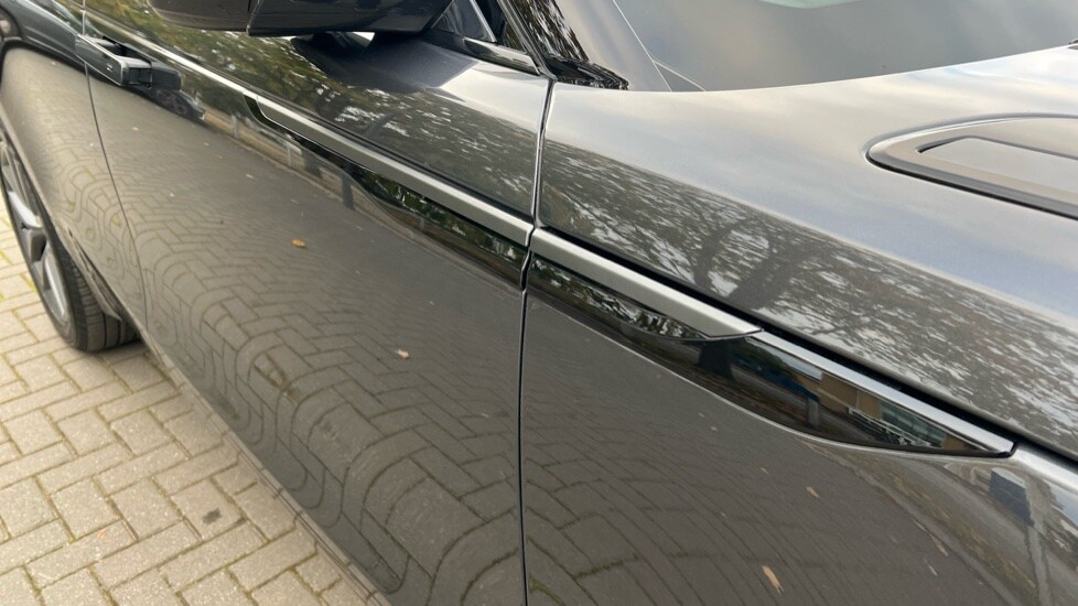 Used Land Rover Range Rover Velar 2025 for sale - 76233917: Photo 24