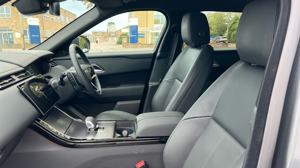 Used Land Rover Range Rover Velar 2025 for sale - 76233917: Photo 3