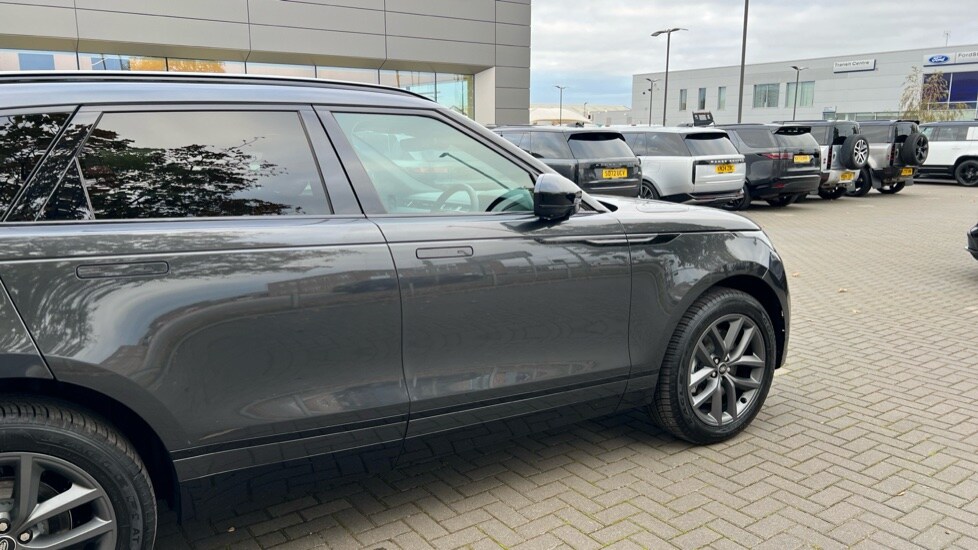 Used Land Rover Range Rover Velar 2025 for sale - 76233917: Photo 41