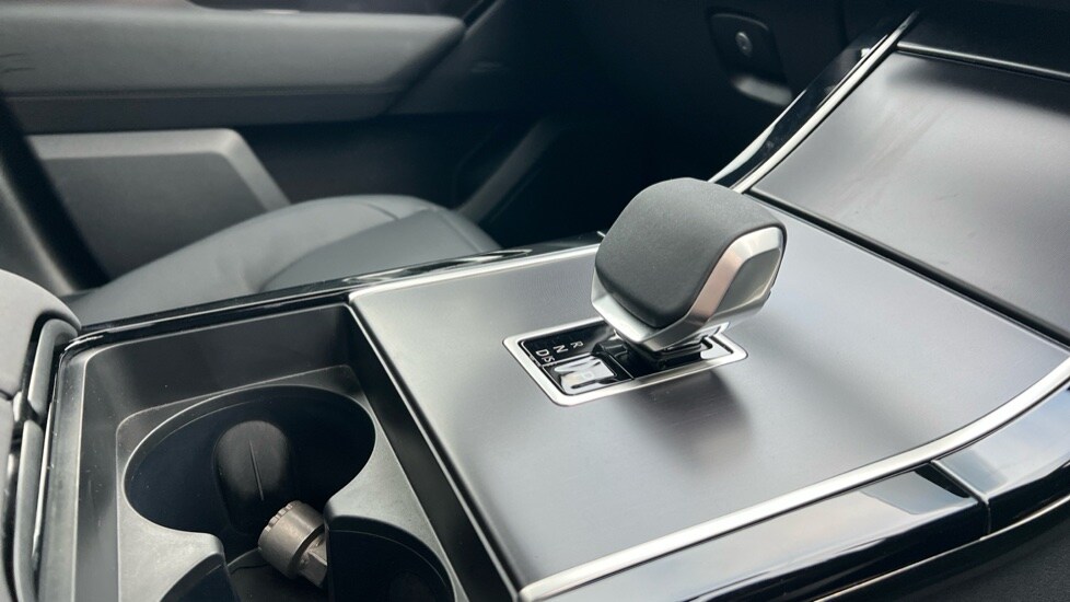 Used Land Rover Range Rover Velar 2025 for sale - 76233917: Photo 46