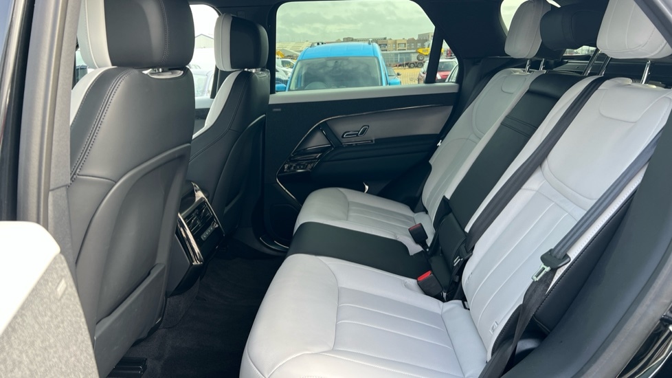 Used Land Rover Range Rover Sport 2025 for sale - 76533754: Photo 4