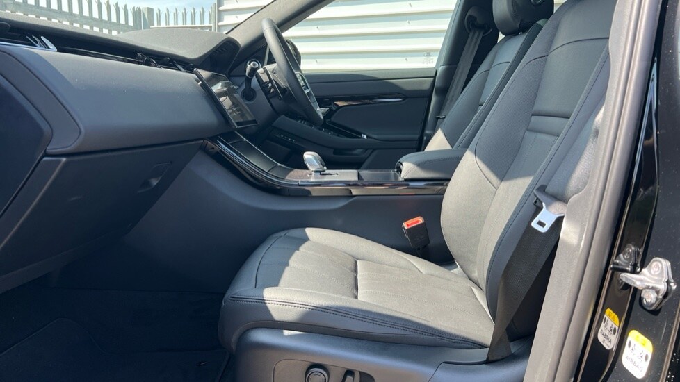 Used Land Rover Range Rover Evoque 2025 for sale - 75534087: Photo 3